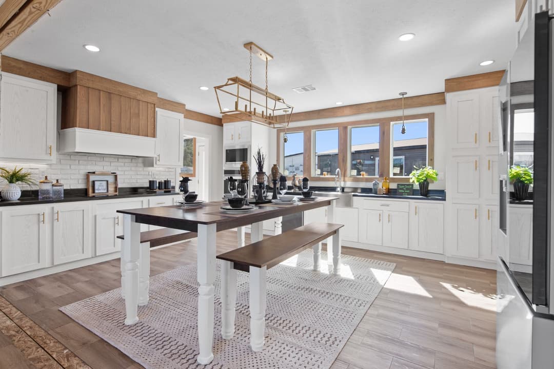 The twin creek interior and kitchen home features