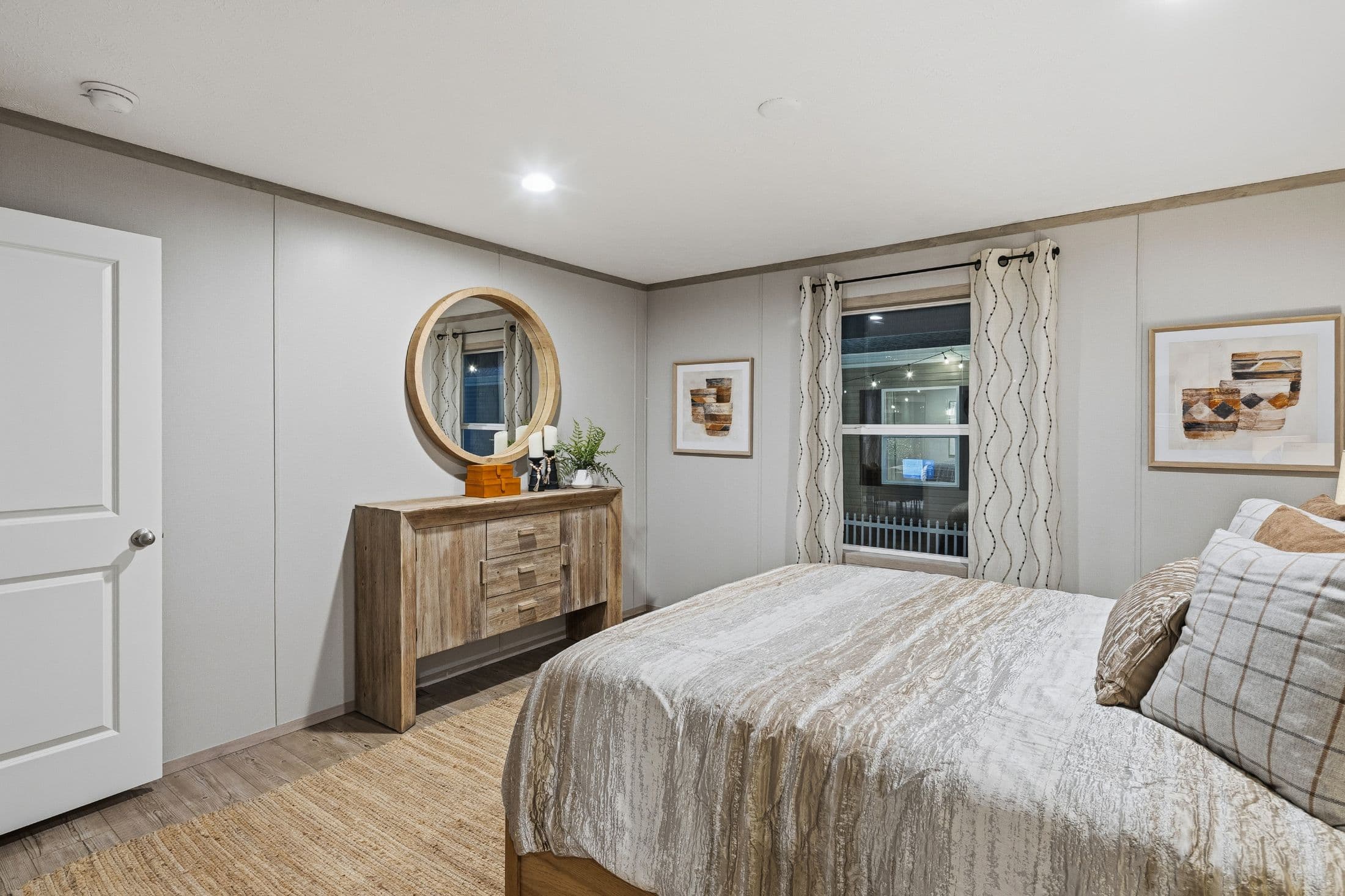 Expedition  home features