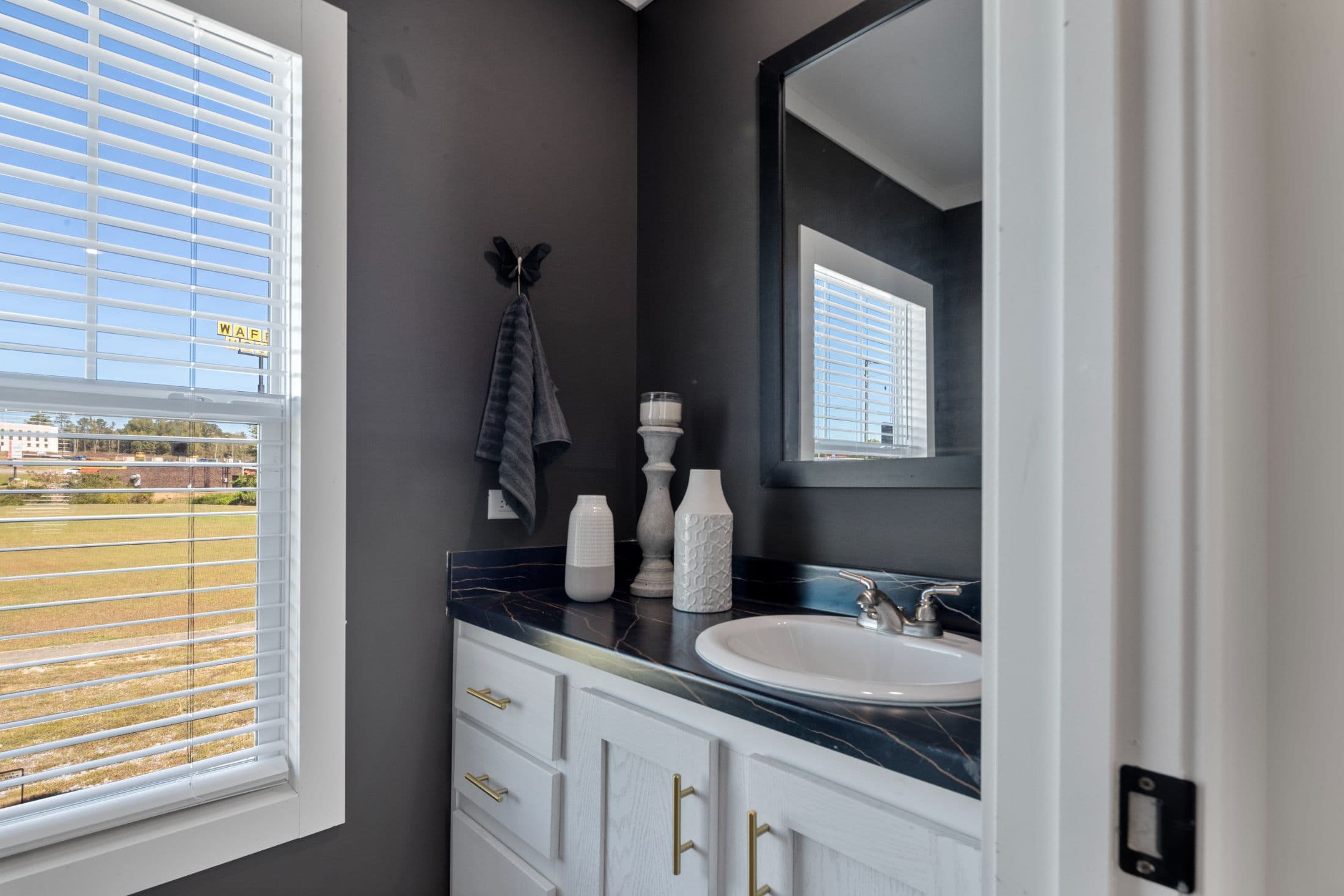 The twin creek interior and bathroom home features