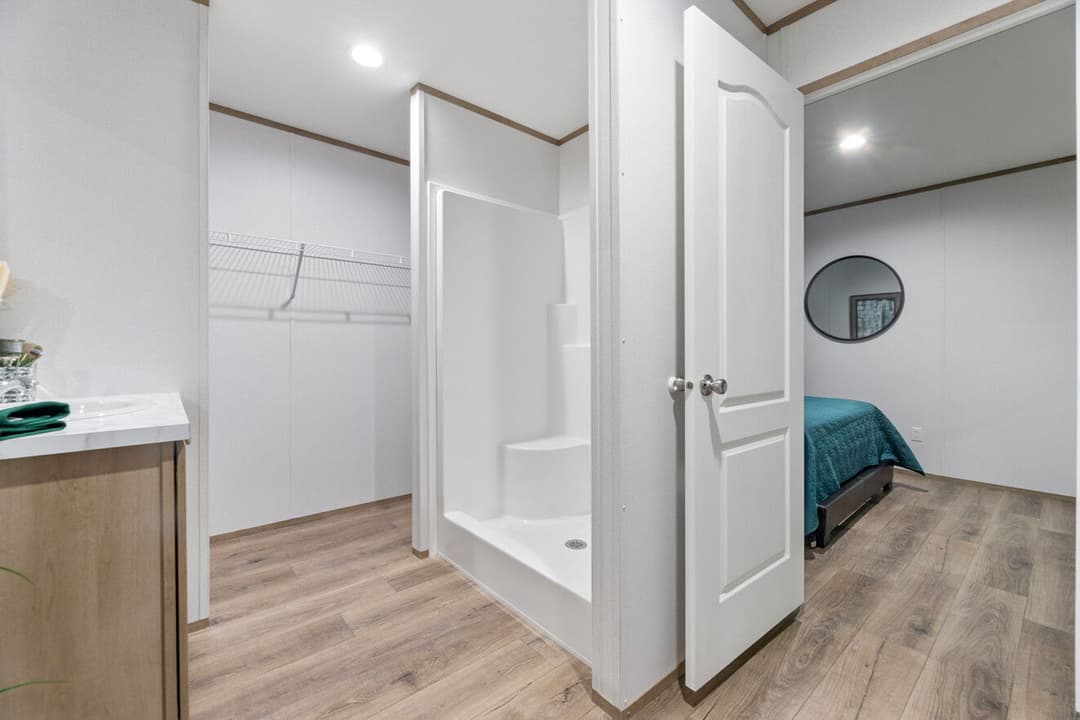 16562a bathroom home features