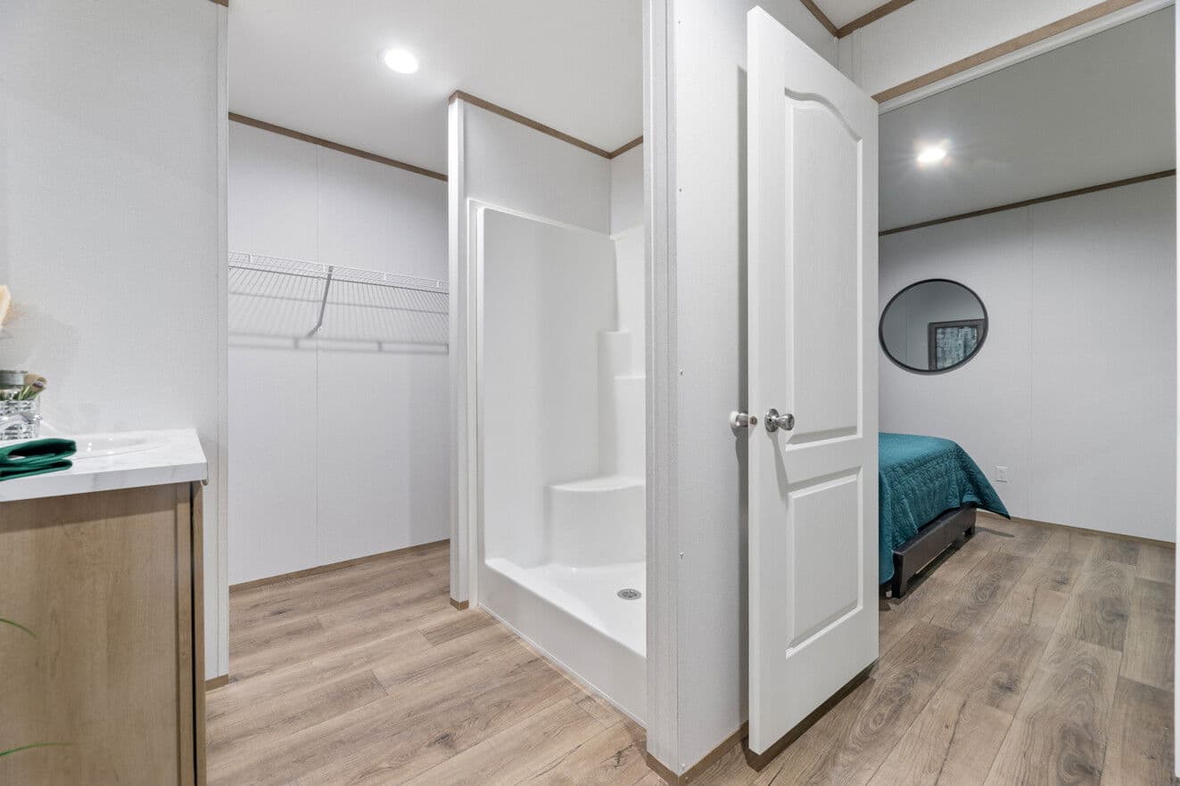 16562a bathroom home features