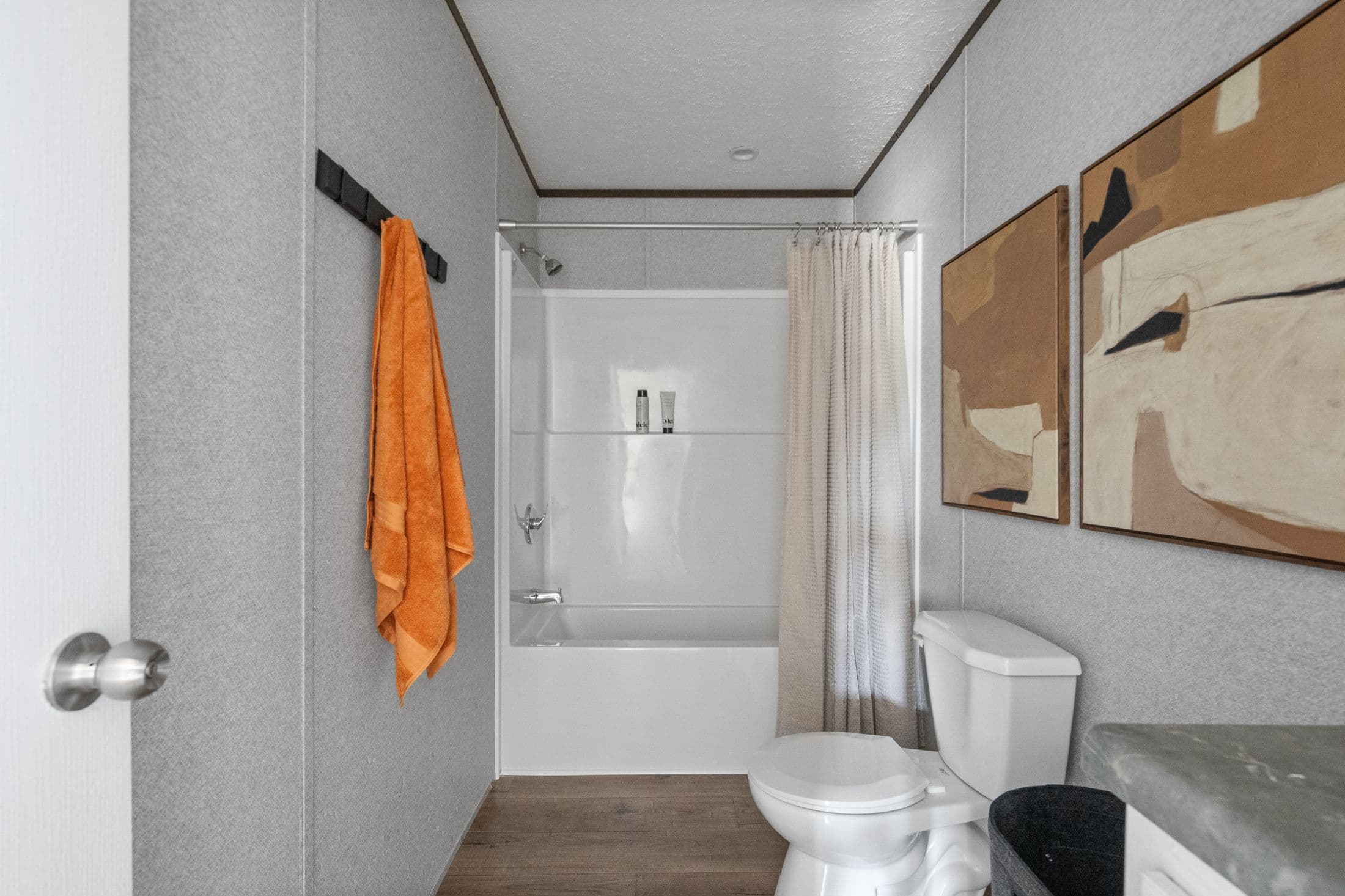 The porch model 3252 bathroom home features